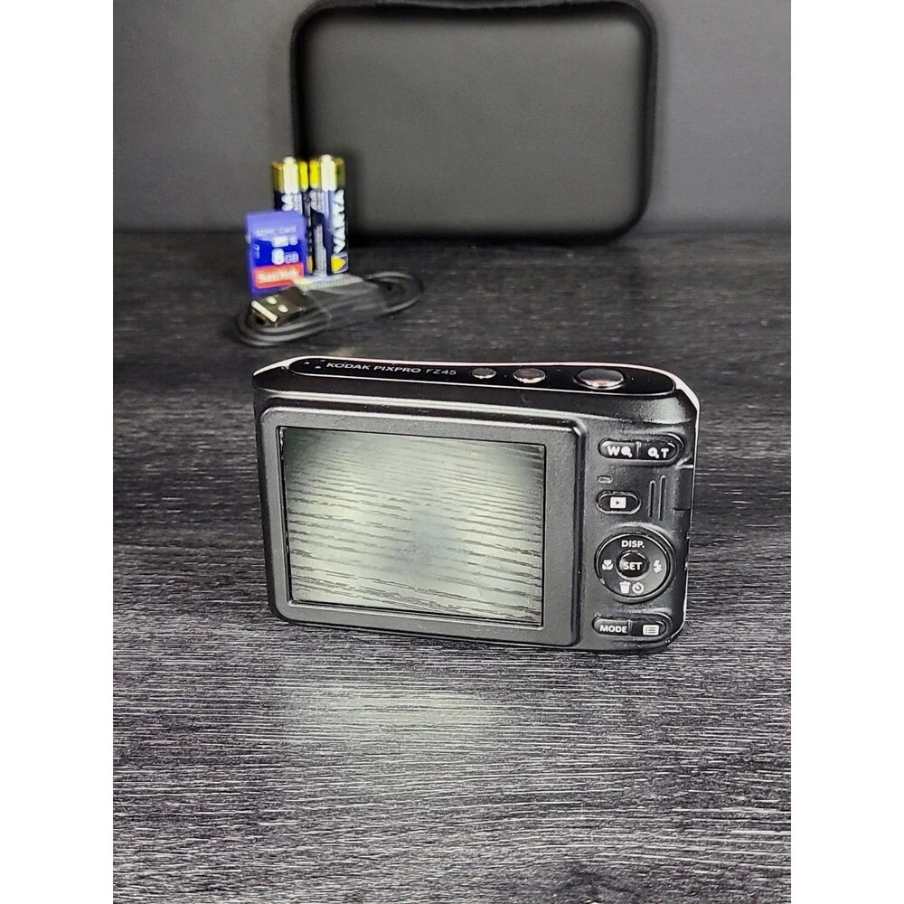 Kodak Pixpro FZ45 16MP HD Digital Camera White 8GB Bundle - Refurbished VG